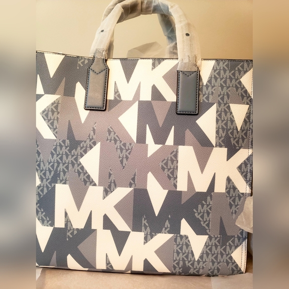 Michael Kors Kenly Large Logo Tote-BNWT - Picture 3 of 5